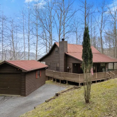 Mountain Views, 3 king beds, ready for Multi Couples get away!!! Fido too!!!