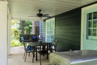 Gifford House: 4BR, Secluded Lake House on 1.5 Acres with Private Dock Hotels in Lakewood