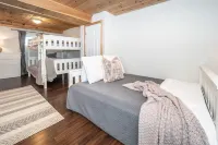 Beautifully maintained cottage in the heart of port carling