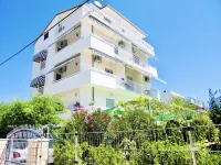 2 Min. V. Sea / beach, private balcony, free Wi-Fi Hotels near Split Airport