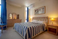 Apartment at Oura Beach Club, close to the beach. Special price for long Winter trips.