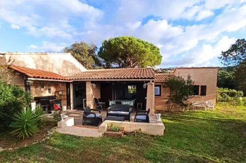 Maison Avec Jardin Privé, Belle vue sur Golfe D'ajaccio. Proche mer et Commerces Hotels in Grosseto-Prugna