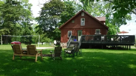 Lake Michigan views! Complimentary housekeeping with monthly stays Mar-Apr.