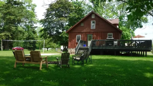 Lake Michigan views! Complimentary housekeeping with monthly stays Mar-Apr.