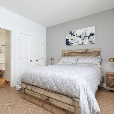 Cozy & Charming Retreat at Blue Mountain