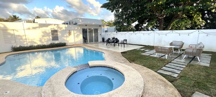 Luxury 5 Bedroom Home, 3 Minute Walk from the Beach 多拉多酒店