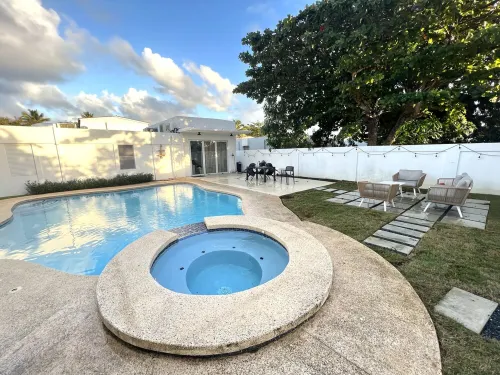 Luxury 5 Bedroom Home, 3 Minute Walk from the Beach - 廚房