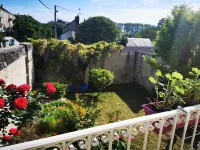 House near town center with garden and terrace