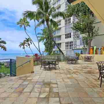 Remodeled in 2022, Diamond Head 2 Bedroom Oceanfront condo Others