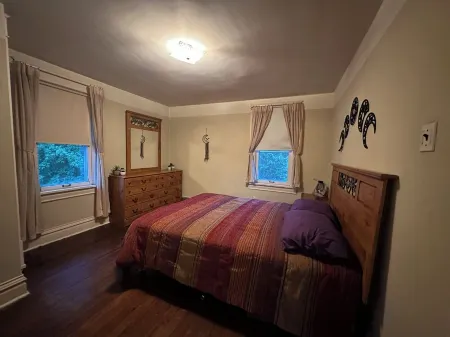 Beautiful Victorian home just minutes away from, town, sking, shopping, nature Отели в г. Фейетт