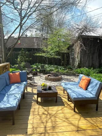 Blue Dream in Yellow Springs: hot tub, sauna, fireplace. Near downtown.