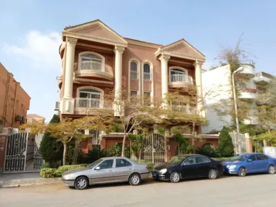 Hidden Gem 2BR with pool access โรงแรมใน