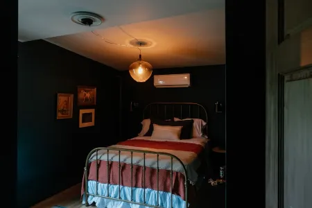 Historic Downtown Apt w/Rooftop Patio