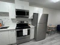 Cozy basement suite near Airport 위니펙 호텔