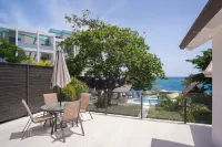 8 Bedroom Luxury Villa - Absolute Seaside Property
