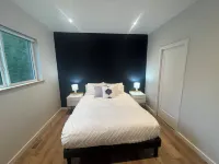 Brand New Custom Built Cabin! 5 Minute Drive from Kaslo and Public Beaches.