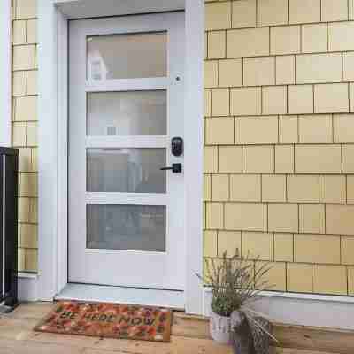 Cozy, Bran New Private fully furnished studio downtown Chilliwack. Others