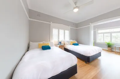 Charming, spacious boutique apartment 200 metres from Bondi Beach Bondi Advertising附近的飯店