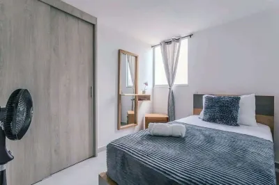 Lux Penthouse: By Medellín, Great Dining, Nightlife, Fast Wifi & Self Check-in Hotels near Mall Vegas Plaza