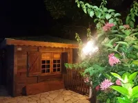 My Creole bungalow. Ideally located between northern mountains and southern beaches Отели в г. 