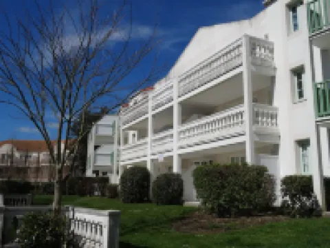 STUDIO VIEW ON LAKE PORT BOURGENAY TALMONT SAINT HILAIRE