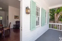 Heart of Downtown Key West Cottage With Off-Street Parking