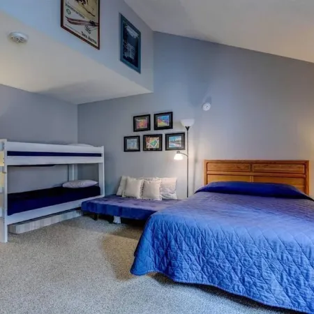 Attitash Mountain Resort Condo- 3 Floors, Sleeps 12- Story Land, Ski, Shop, Golf