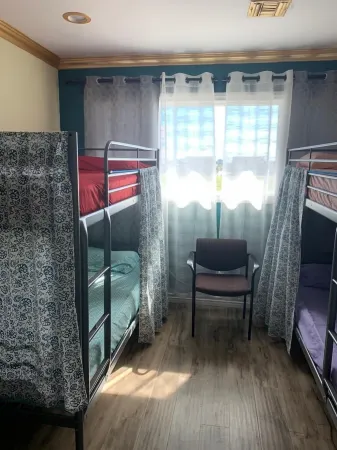 LAX Guest House Отели рядом с достопримечательностью «Ла Брея Тар Питс & Музеум»