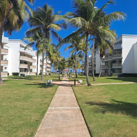 Crab Shack Condo at the Beach! Newly renovated! Beachfront with pool!