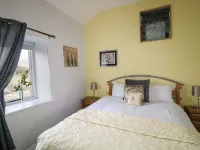 Pat White's Cottage Hotels in Kilkeel