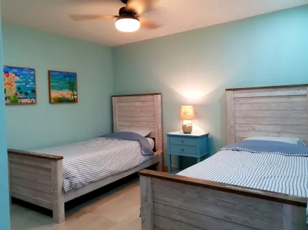 Oceanfront Brand New Unit at La Jolla ExcellenceThe Pelican Отели рядом с достопримечательностью «Baja Gallery»