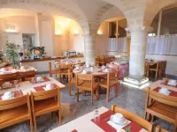 Hôtellerie Saint Yves โรงแรมในชาทร์