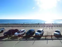 海邊乘浪酒店 - 停車場