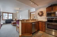 Zephyr Mountain Lodge, Condo | Ski-in/Ski-Out w/ Balcony Views (Value-Rated Condo 1516) - 발코니