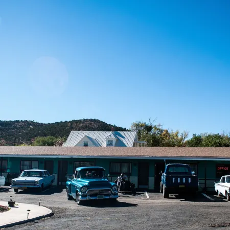 Raton Pass Motor Inn