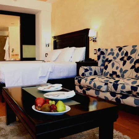 La Posada Hotel & Beach Club