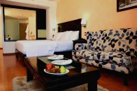 La Posada Hotel & Beach Club