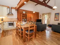 3 Home Farm South Hotels in Combpyne Rousdon