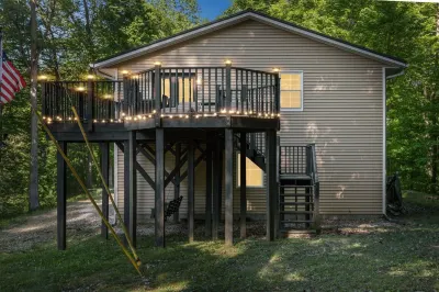 Puzzle Peak 3 Bedroom Cottage Hotels in Nashville