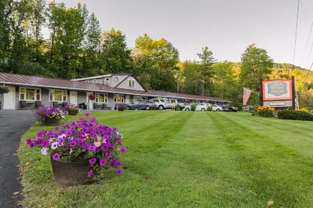 Sleep Woodstock Motel Отели рядом с достопримечательностью «AT trailhead Woodstock VT»