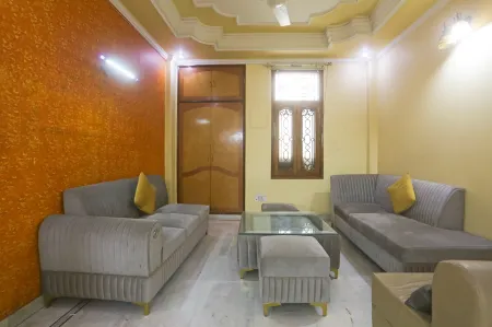 Swastik residency PaschimVihar by twamev Отели рядом с достопримечательностью «NIMS Institute»