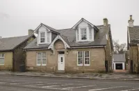 Knight's Rest Guest House Hotels in Caldercruix