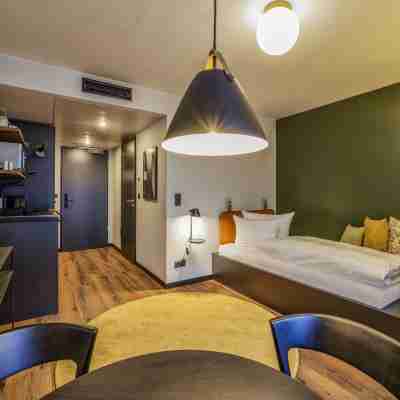 Black F House - Serviced Apartments Rooms