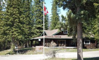 Kootenay Park Lodge