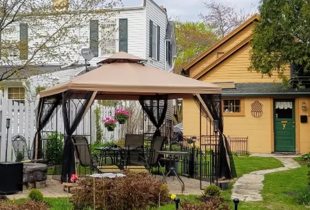 Lilly Pad Boerners Guest House