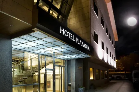 Hotel Plazaola Отели в г. Басабуруа-Майор