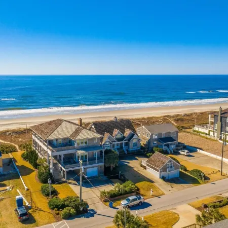 Shearwater 4 Bedroom Home by RedAwning