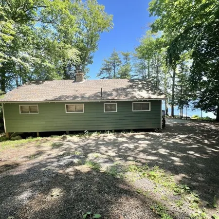 Placyd Pines Limit 8 4 Bedroom Cottage by RedAwning