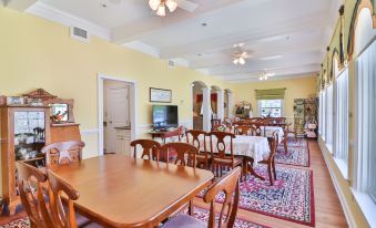 The Cypress Inn Bed & Breakfast