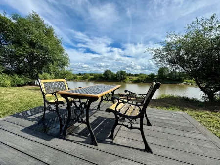 Mooffitch Riverview Hut